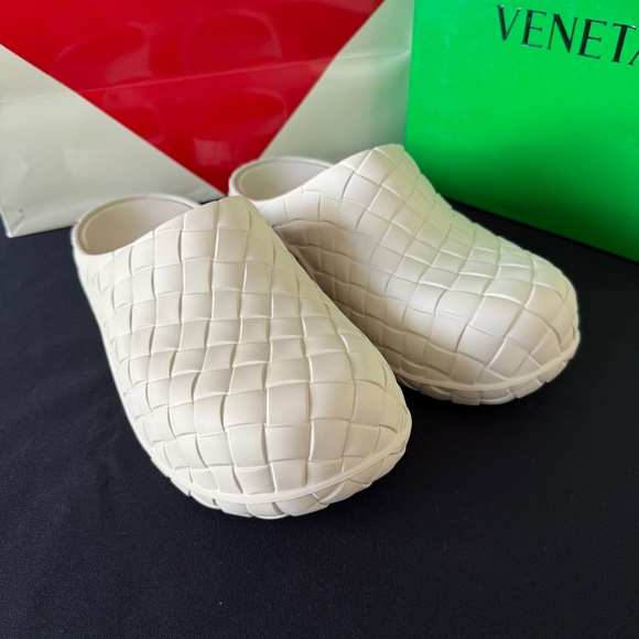 BOTTEGA VENETA 741339 Beebee White Rubber Sandals Clogs, Size 41 - Picture 5 of 8